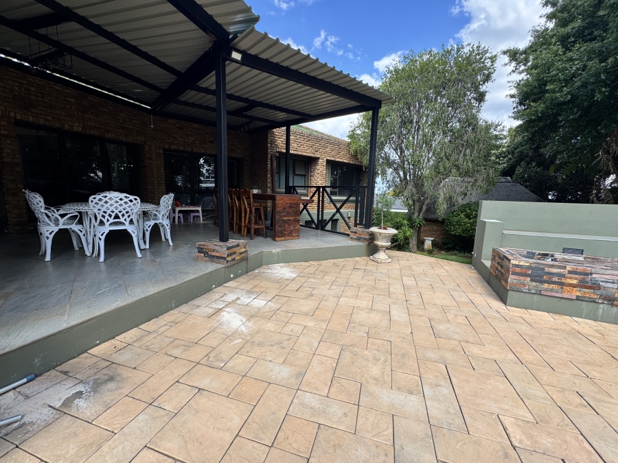 4 Bedroom Property for Sale in Wilkoppies North West